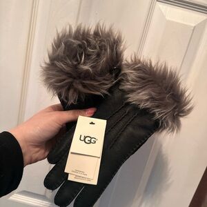 Women’s large UGG gloves